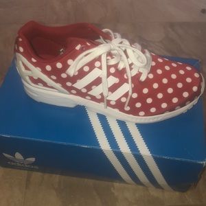 Polka dot red adidas